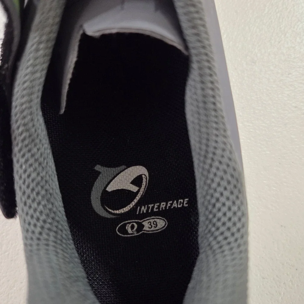 Pearl Izumi brand pearl
